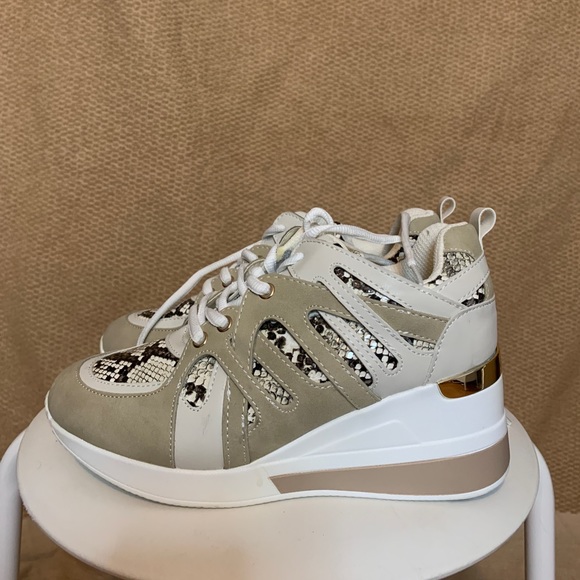 SOLD - Picture 4 of 5